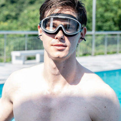 689a4ca3d58e504e43e752f1cd3df0efe9c9d75c5118b4653e34a.jpg Swim Goggles, Wide View Clear View Swimming Goggles for Adult, Anti-Fog UV Protection No Leak Vision Pool Goggles