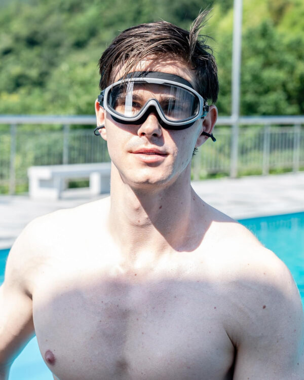 689a4ca3d58e504e43e752f1cd3df0efe9c9d75c5118b4653e34a.jpg Swim Goggles, Wide View Clear View Swimming Goggles for Adult, Anti-Fog UV Protection No Leak Vision Pool Goggles